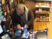 Какво направи този клиент? Купи си една вода, а през ръцете му минаха толкова пари!