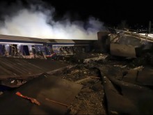 Най-малко 32 души загинаха при влакова катастрофа в Гърция