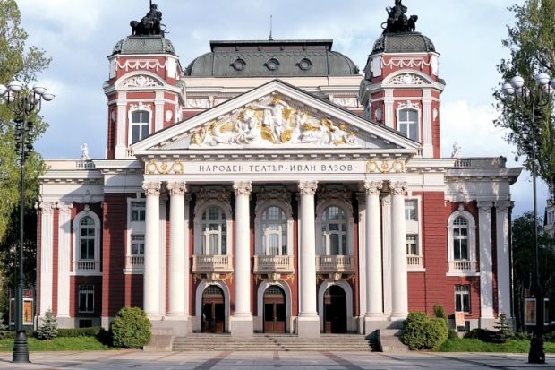 През последните четири месеца Народният театър Иван Вазов бе подложен