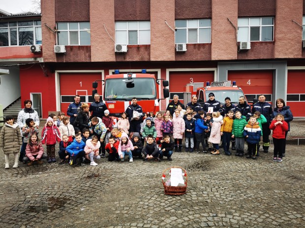 TD Мартенички за здраве получиха пловдивските огнеборци от възпитаници на детска