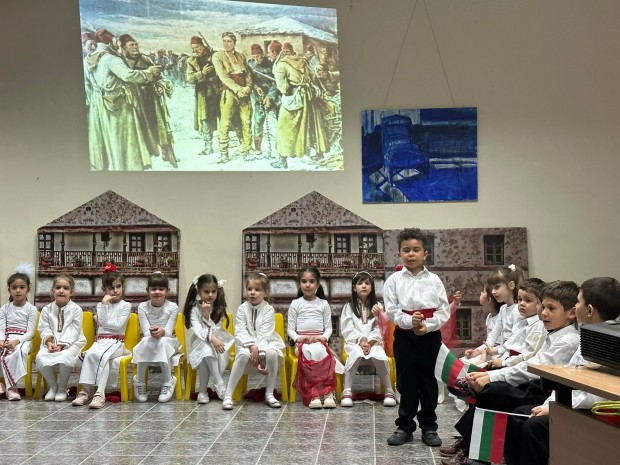 Деца в Пловдив изнасят урок по родолюбие