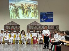 Деца в Пловдив изнасят урок по родолюбие