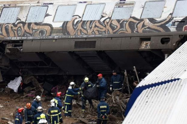 В Гърция обявиха тридневен траур след най-смъртоносната влакова катастрофа