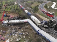 Арестуваха началник гара след влаковата катастрофа в Гърция, двама други са задържани