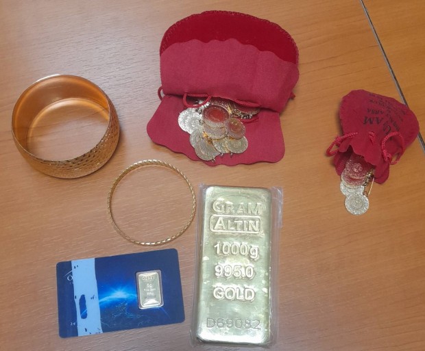 Митничари хванаха над 1.2 кг контрабандни златни изделия