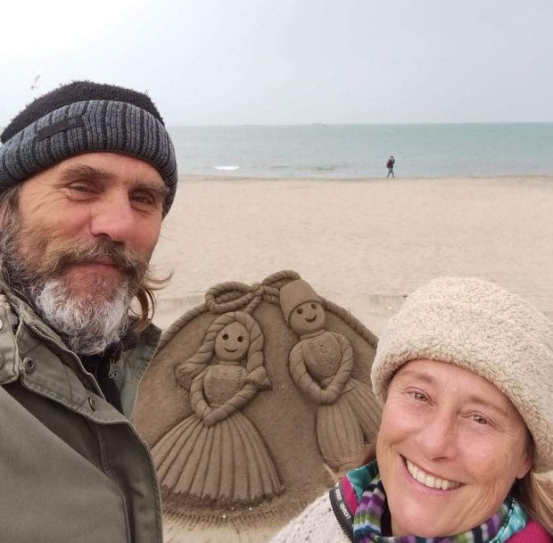 Стотици се снимаха с Пижо и Пенда, изработени от пясък на бургаския плаж