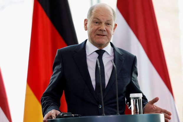 Шолц: Германия ще увеличи производството на боеприпаси в подкрепа на Украйна