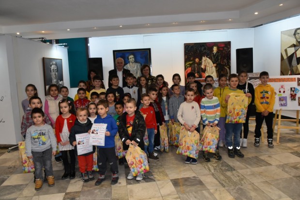 Откриха традиционната изложба от мартеници на децата в Ловеч