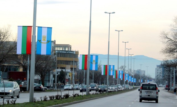 С над 400 нови знамена Пловдив посреща националния празник