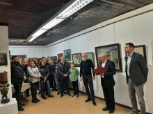 В препълнената зала на КДК – Смолян, беше открита изложба на колекционера Петър Видов