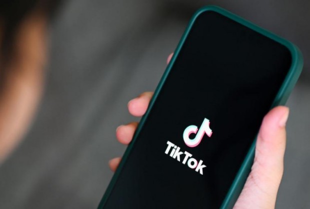TikTok определи 60-минутно дневно ограничение за престой пред екрана за