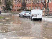 Ключово кръгово кръстовище в Благоевград е под вода 