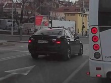 Има ли полиция? Незабавно арестувайте този кретен!
