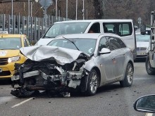 Катастрофа между линейка и лека кола в София