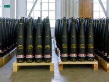 FT: ЕС доставя боеприпаси за артилерия на Украйна до няколко седмици