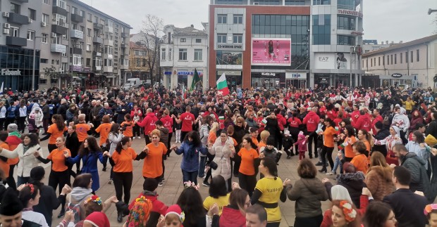 </TD
>Продължава програмата по отбелязване на Трети март в Бургас, предаде