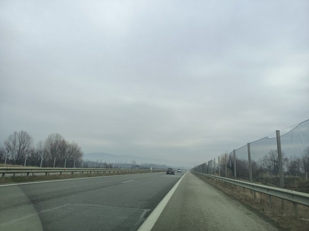 Катастрофа затруднява движението при 32 км на АМ "Марица"