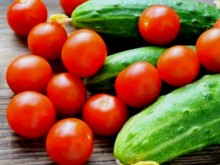 Производители предлагат ДДС в размер на 9% върху българските краставици и домати