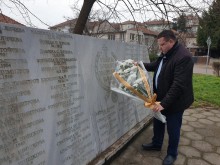 Паметта на жертвите от земетресението през 1977-а почетоха в Свищов