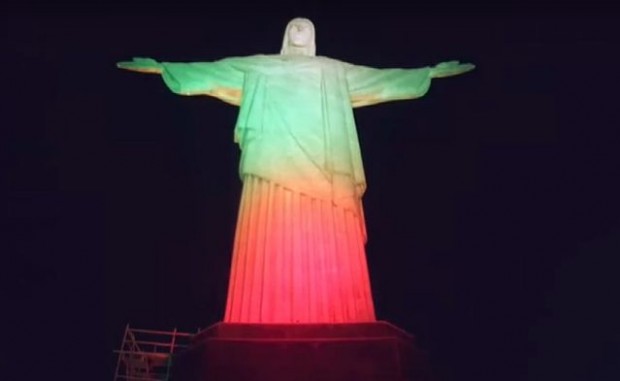 Христос Спасител в Рио де Жанейро грейна в цветовете на българския флаг