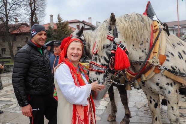 Шествие в духа на традицията за Тодоровден в Банско, завърши с пъстро хоро