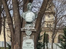Вандали поругаха паметника на граф Игнатиев във Варна