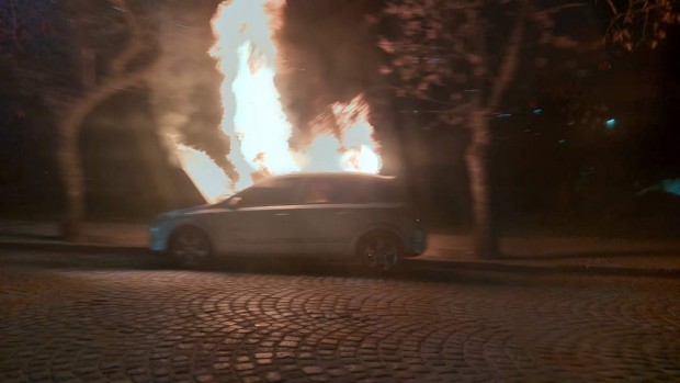 </TD
>Кола се е запалила на бул. Пещерско шосе, разбра Plovdiv24.bg. Снимки от