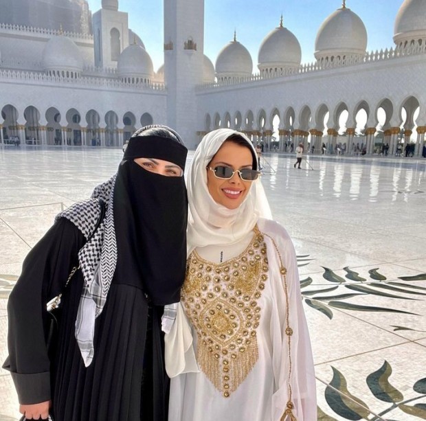 Did you recognize them?  Two favorite singers as Arabian princesses in the desert