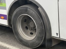 Пловдивчанин: Вижте гумата на този автобус, който бе пълен с пътници!