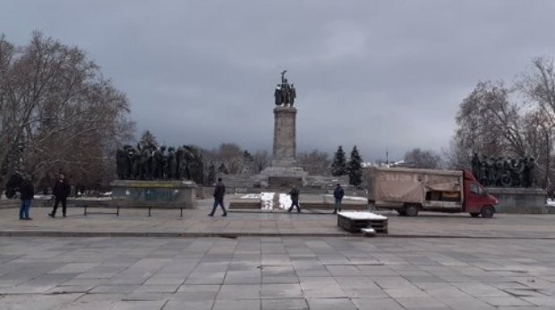 Първа стъпка към премахването на Паметника на Съветската армия от центъра на