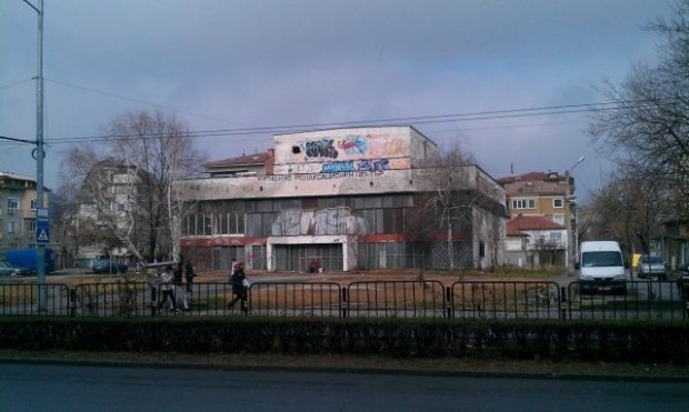 Вдигнаха 8 пъти цената на бившата баня "Русалка" в Пловдив
