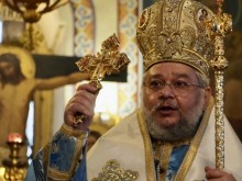 Старозагорският митрополит Киприан празнува рожден ден с молебен за здраве