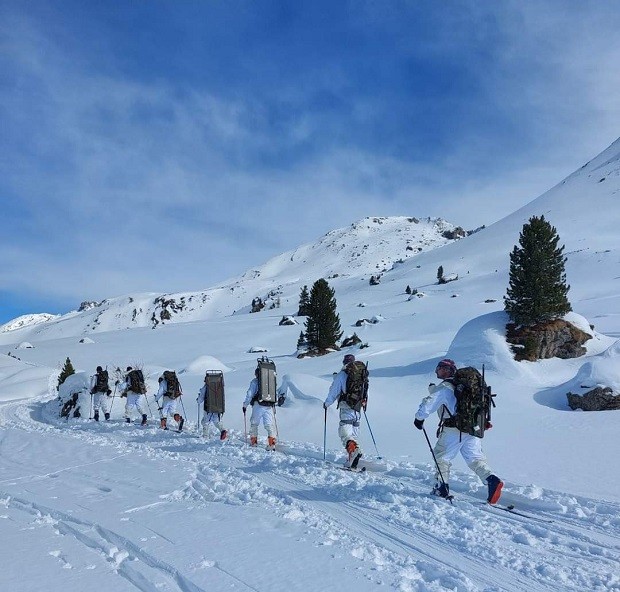 Военнослужещи от 101-ви алпийски полк Смолян участваха в най-тежкото планинско състезание в Австрия