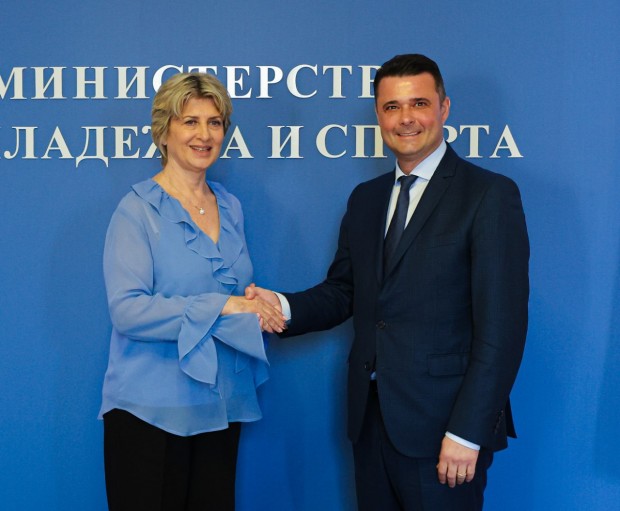 Министър Лечева се срещна със специалния пратеник на ФИДЕ