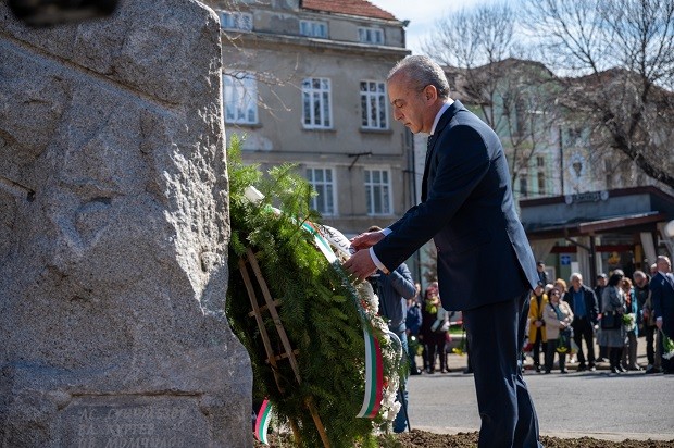 Премиерът Донев с почит към спасителите на българските евреи