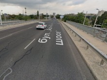 Психически неуравновесен шофьор слезе от колата си, стана страшно