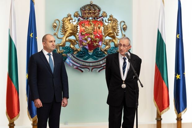 Радев връчи висши държавни отличия на изтъкнати български учени