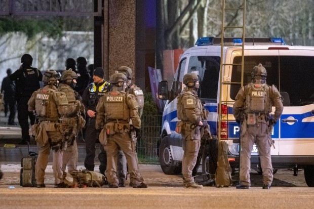 Най-малко седем души са убити, а 29 са ранени при стрелба в центъра на Хамбург