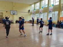 В Омуртаг продължи инициативата "С волейбол на училище"