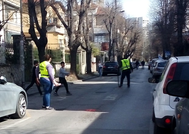 Геодезисти започнаха работа по важна улица в центъра на Варна