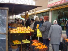 Започна местенето на Четвъртък пазара до Гребната 