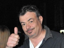 Tой трябваше да навърши 53! Алекс Сърчаджиева отново потъна в скръб на днешния ден