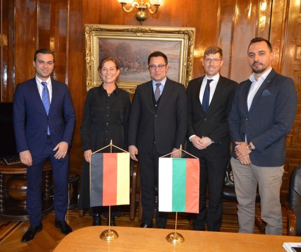 Министър Пулев: Германия е водещият външно търговски партньор на България