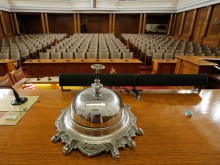 Парламентът ще приема посетители днес