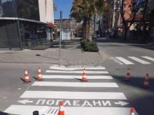 Обновяват маркировката на пешеходните пътеки в Пловдив