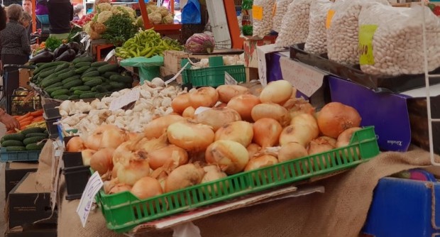 Анкета на "Фокус" на Женския пазар: Ще готвим без лук, по-скъп е от картофите