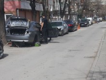 Сигнал: Живущи на улица в "Гагарин" се оплакаха от автосервиз на открито, готови са и на саморазправа