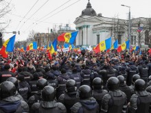 Мащабен протест срещу Мая Санду в Кишинев, има сблъсъци с полицията