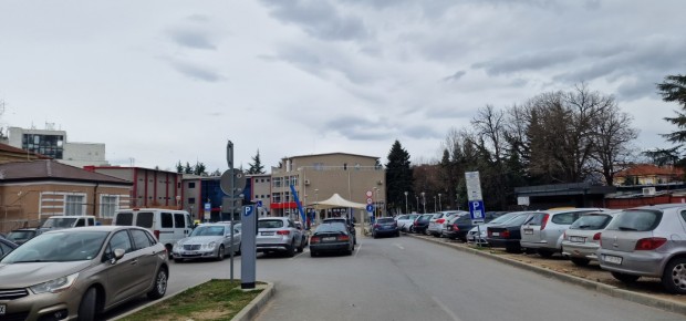 Утре до обяд ще е затворен паркингът зад библиотека "Искра" в Казанлък