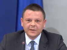 Министър Алексиев: Обмисля се въвеждането на таван на цените за основни стоки и продукти